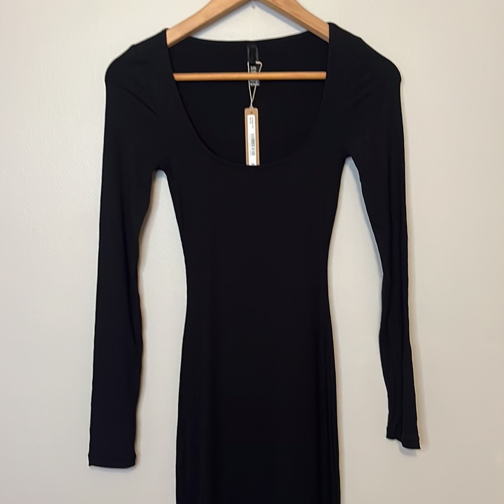 NWT SKIMS Soft Lounge Long Sleeved Dress new black ribbed - Picture 4 of 6